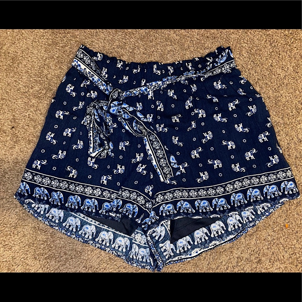 Francesca’s ~ flowy elephant print shorts
